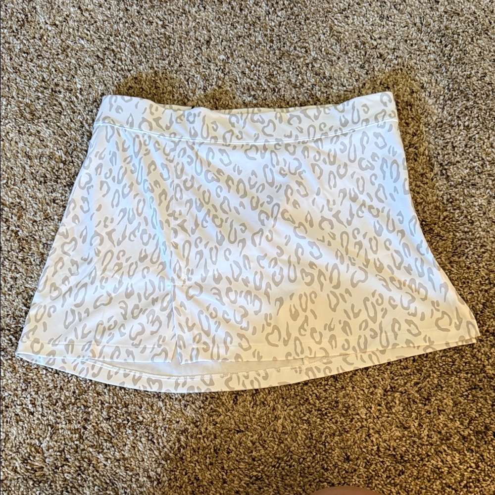 J LINDENBERG WMNS SZ M NWT Amelie Golf Skirt. White and Gray  prints/shorts